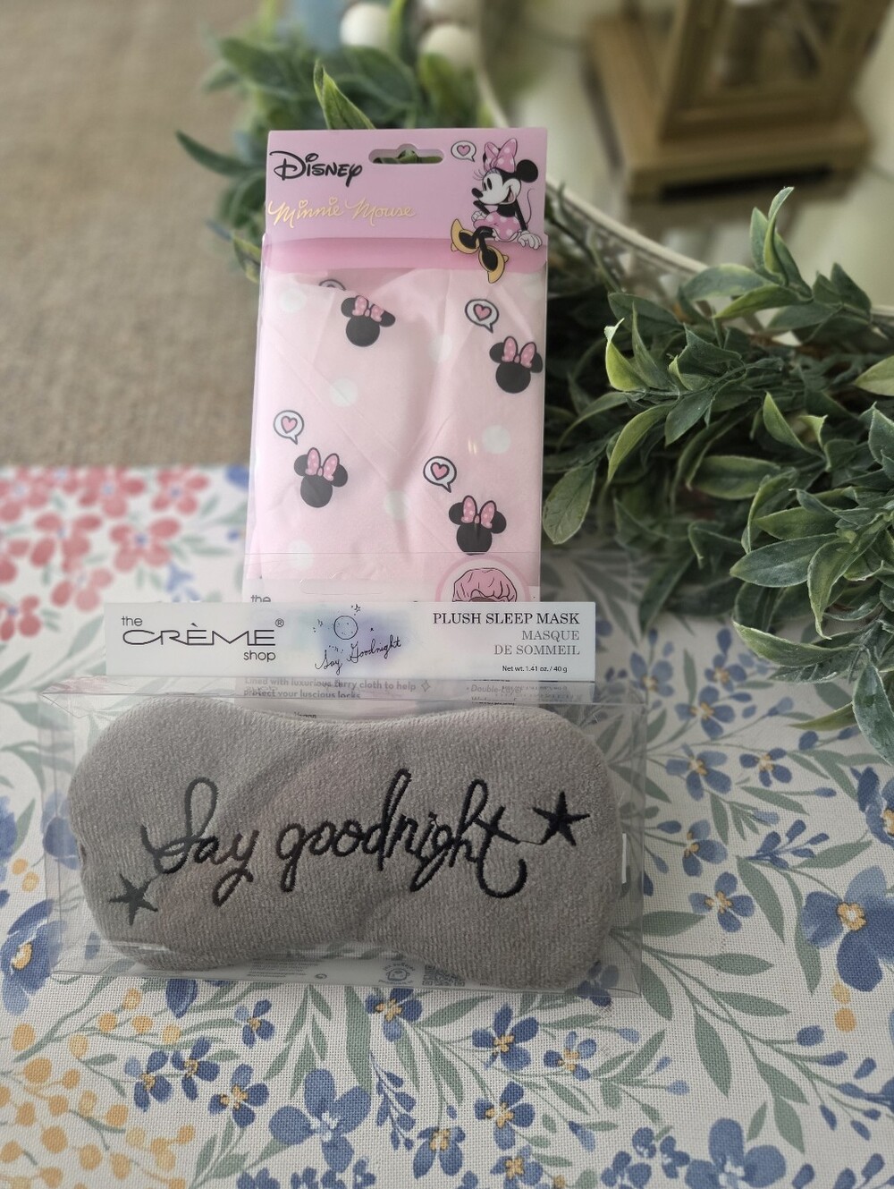 The Creme Shop Sleep Mask And Shower CapMinnie Mouse shower cap, oversized. - Picture 6 of 9